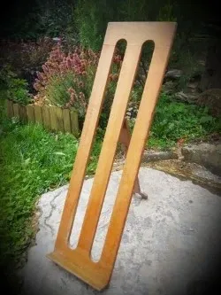 Antiguo expositor atril soporte de madera de suelo