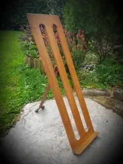 Antiguo expositor atril soporte de madera de suelo