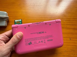 Nintendo 3DS XL Rosa + Cargador + Juego