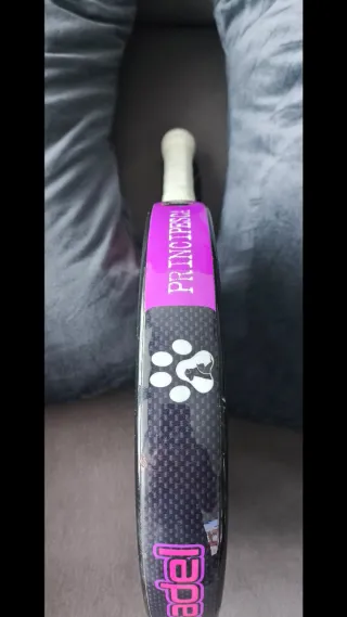 Pala Fespadel tipo royal padel con poco uso