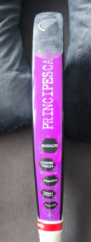 Pala Fespadel tipo royal padel con poco uso