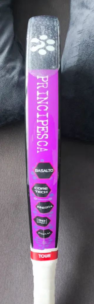 Pala Fespadel tipo royal padel con poco uso