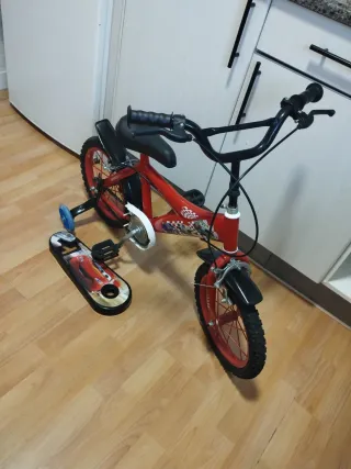 Bicicleta infantil aro 14 con ruedines