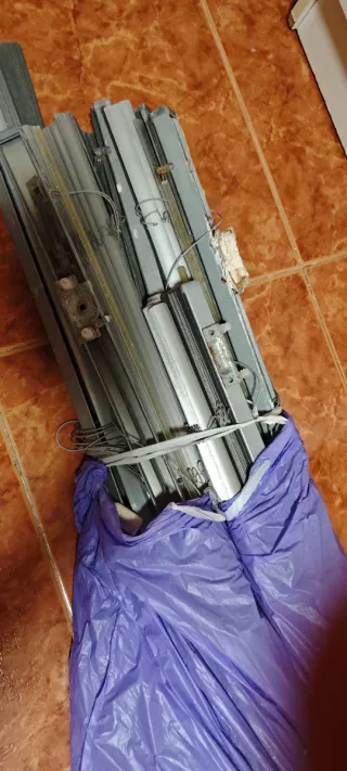 Persianas venecianas de aluminio gris