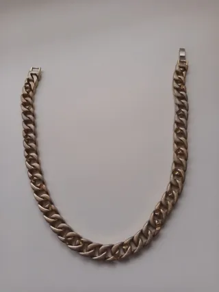 Cadena de oro con diamantes