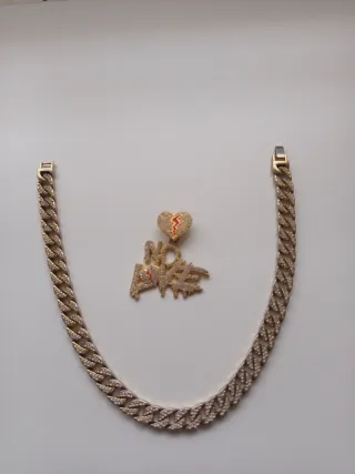 Cadena de oro con diamantes