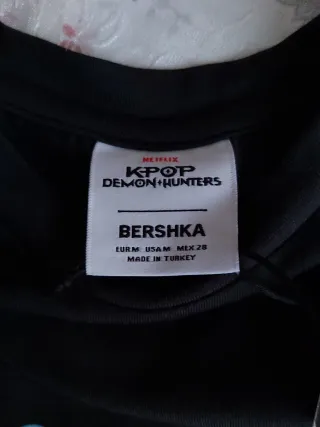 Demon Hunters x Bershka camiseta talla M