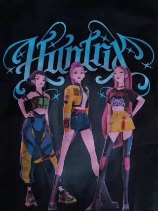 Demon Hunters x Bershka camiseta talla M