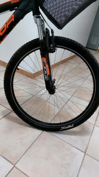 Bicicleta Conor5400 Negra y Naranja, menos de 50km