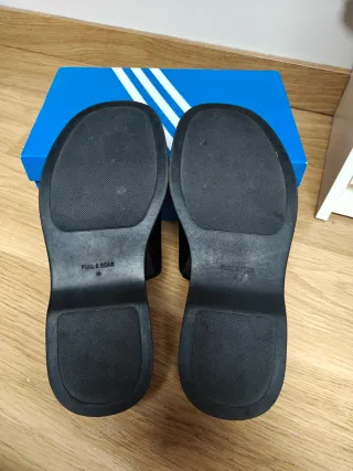 Mules negros plataforma Pull&Bear seminuevos