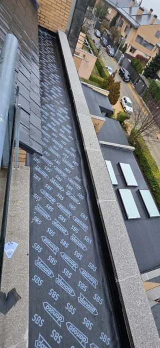 Realizo trabajos de construccion.