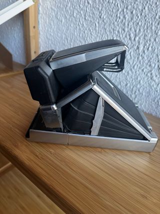 Polaroid SX-70 Land Camera Sonar OneStep + Flash