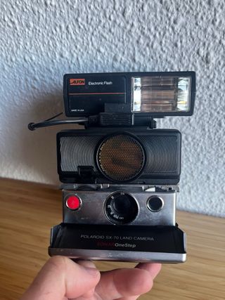 Polaroid SX-70 Land Camera Sonar OneStep + Flash
