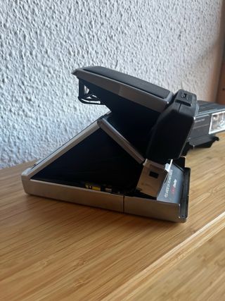 Polaroid SX-70 Land Camera Sonar OneStep + Flash