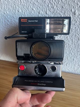 Polaroid SX-70 Land Camera Sonar OneStep + Flash