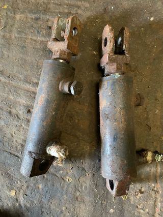 2 Cilindros Hidráulicos