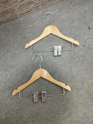 Perchas de madera con pinzas para ropa infantil