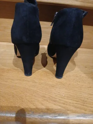 Botines negros de tacón