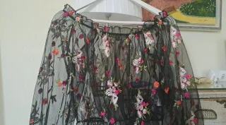 Blusa de Malla Bordada Floral