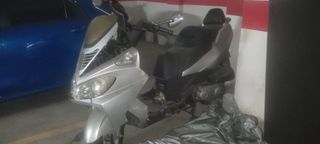 Daelim S2 125 con golpe lateral