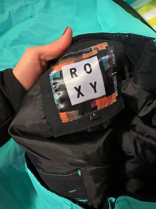 Traje de nieve color turquesa