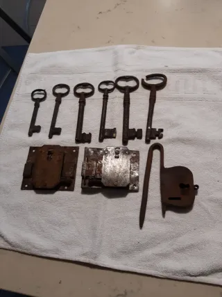 Lotes de llaves y cerraduras antiguas