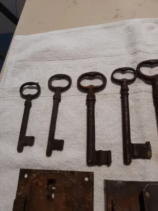 Lotes de llaves y cerraduras antiguas