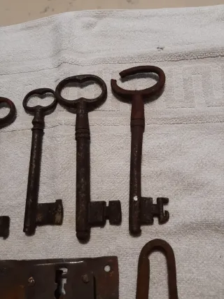 Lotes de llaves y cerraduras antiguas