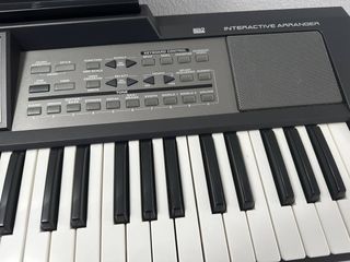 Teclado Roland E-09