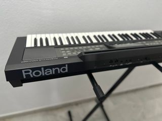 Teclado Roland E-09