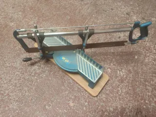 Sierra de inglete manual