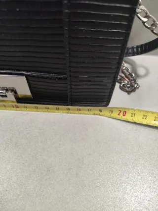 Bolsito negro Stradivarius