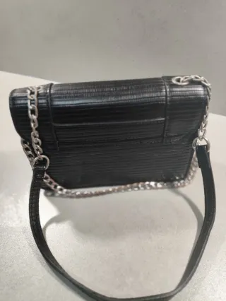 Bolsito negro Stradivarius