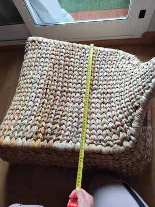 Poltrona dondolo in vimini con foglie di palma