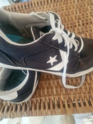 Zapatillas Converse Negras y Blancas