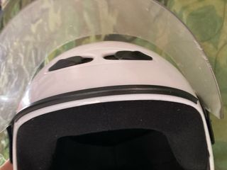 Casco Nzi blanco con visera