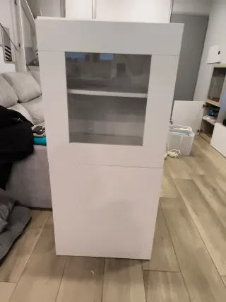 Vitrina Besta Blanca y Cristal