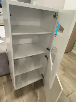 Vitrina Besta Blanca y Cristal