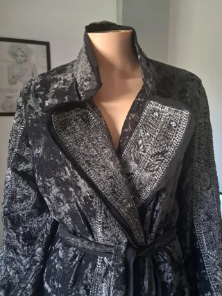 Abrigo Zara Terciopelo y Strass Agotado en un dia