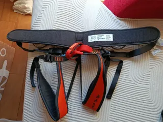 Arnés de escalada marca Climax
