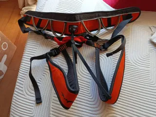 Arnés de escalada marca Climax
