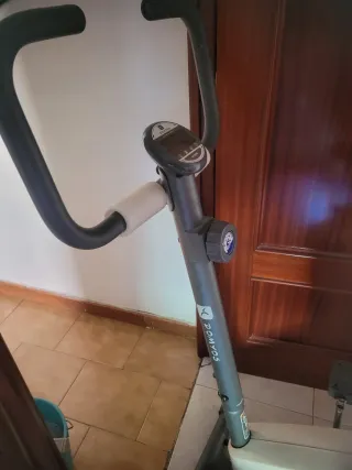 Bicicleta Estática con Pantalla Digital