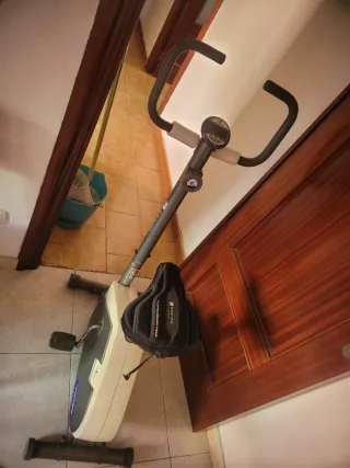 Bicicleta Estática con Pantalla Digital