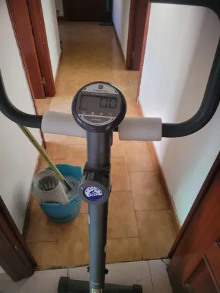 Bicicleta Estática con Pantalla Digital