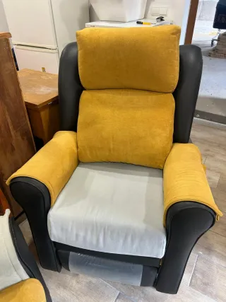 2 Sillones de tela y piel