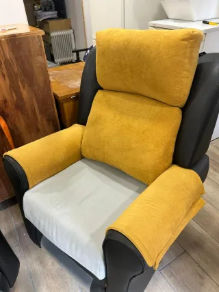 2 Sillones de tela y piel