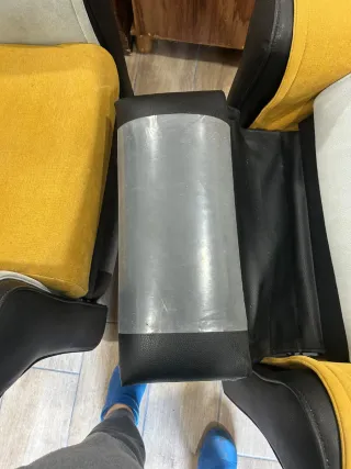 2 Sillones de tela y piel