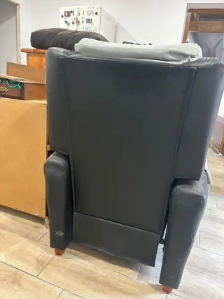 2 Sillones de tela y piel