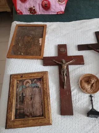 Objetos religiosos varios