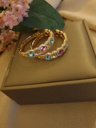 Pendientes chapados en oro nuevos mide 3.5 cm